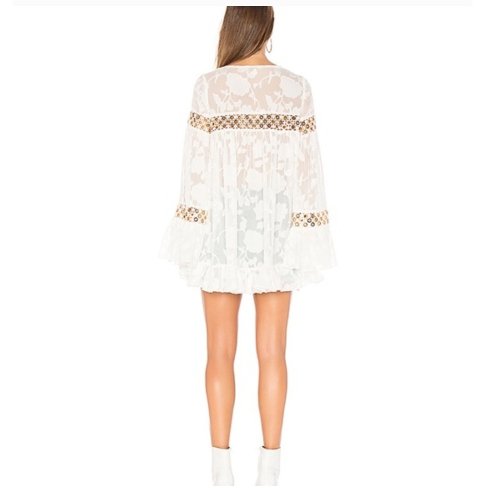 We Are Kindred Boho Eyelet Grommet Beachy Coastal Floral Blouse Top - Picture 3 of 8